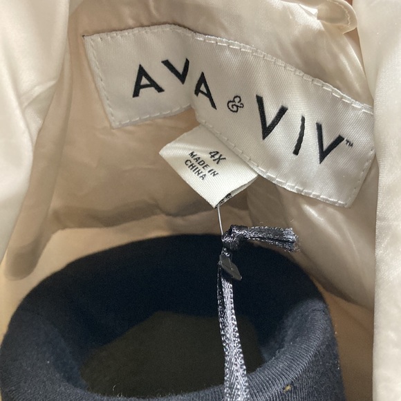 Brand New! Women’s cream puffer jacket- Ava and ViV size 4X - Picture 9 of 10